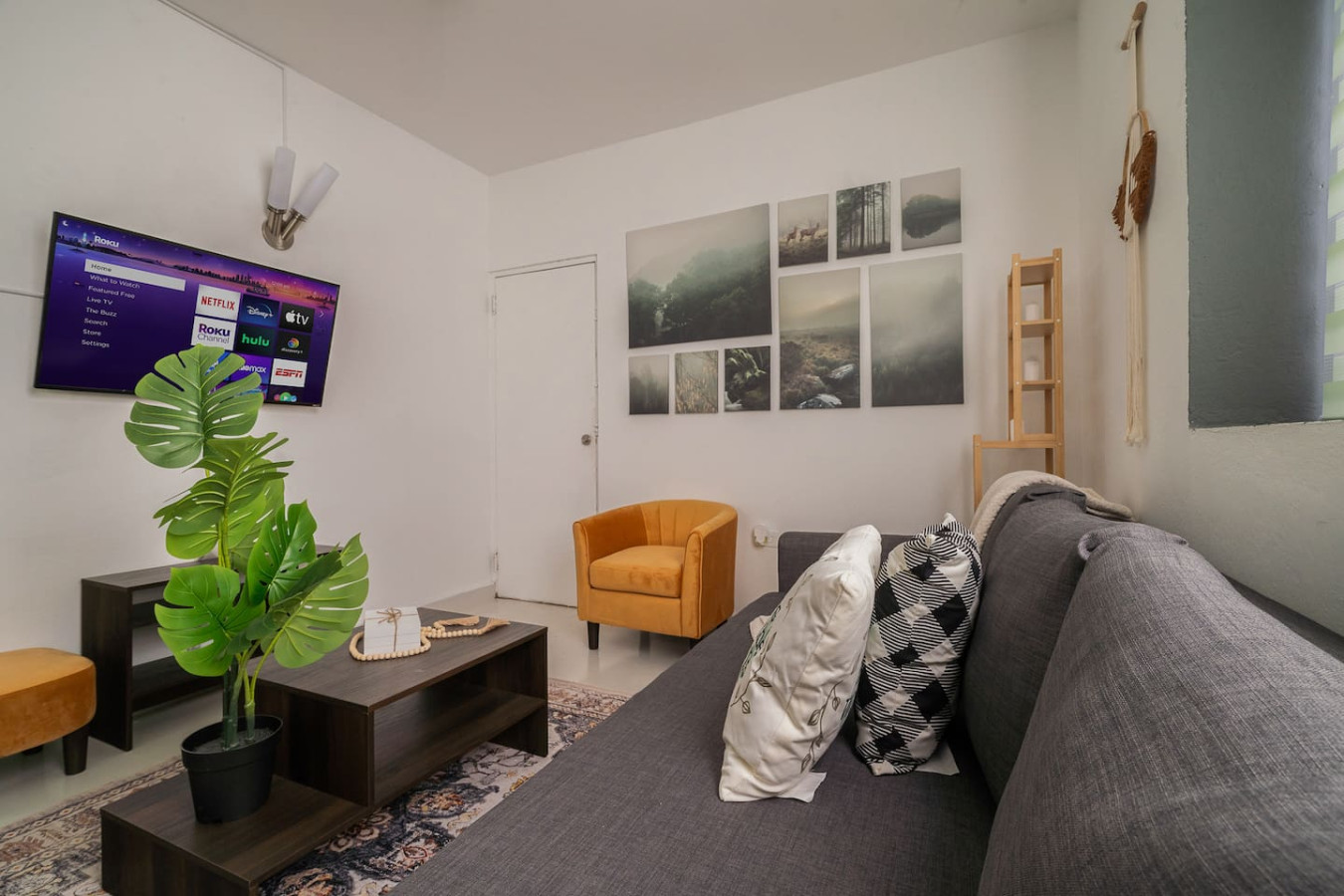 Living room with a couch and a chair — Puerto Lagoon Downtown, Santurce