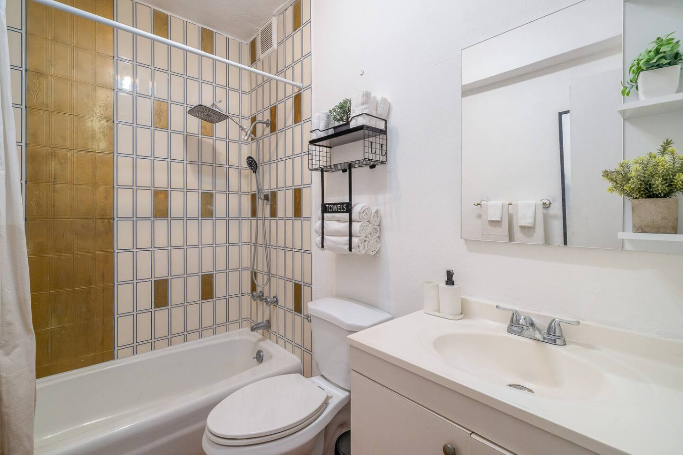 Bathroom with a tub, gold and white tiles and a vanity — Villa Mansion - Fountain & Rooftop - Old San Juan