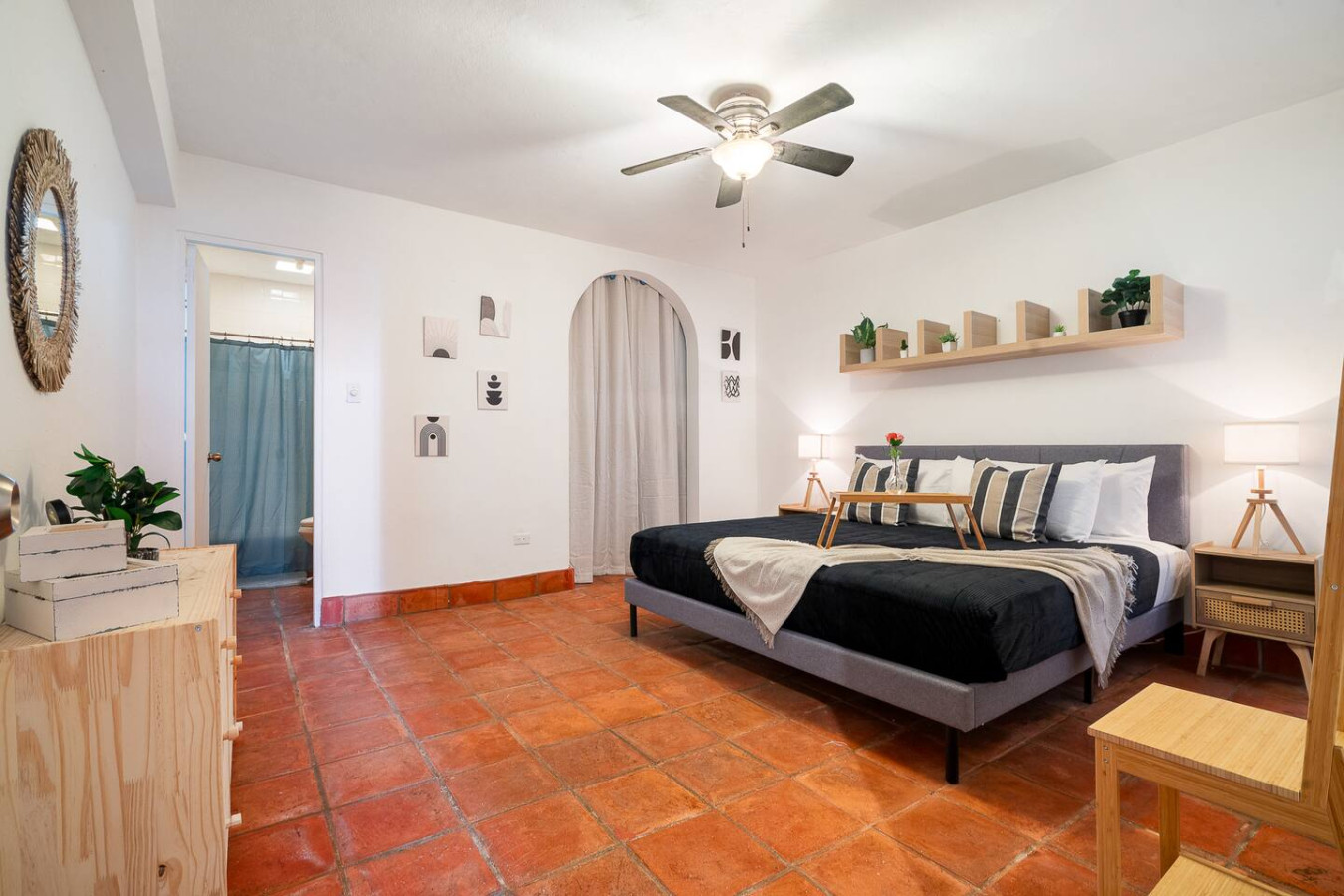 Bedroom with a king bed and an en-suite bathroom — Villa Mansion - Fountain & Rooftop - Old San Juan