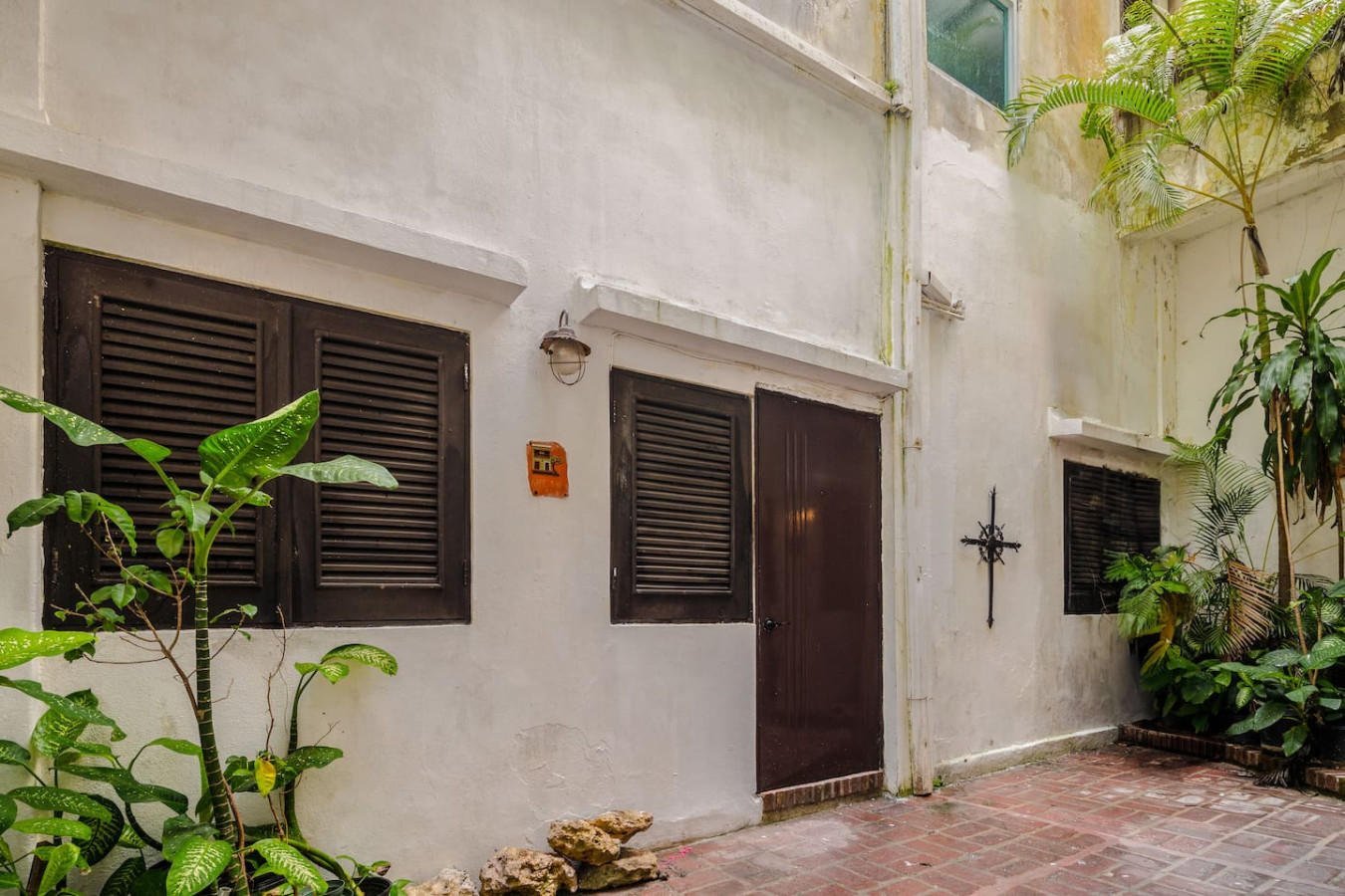 White building with a brown door and a balcony — Loft La Luz - Old San Juan, Old San Juan