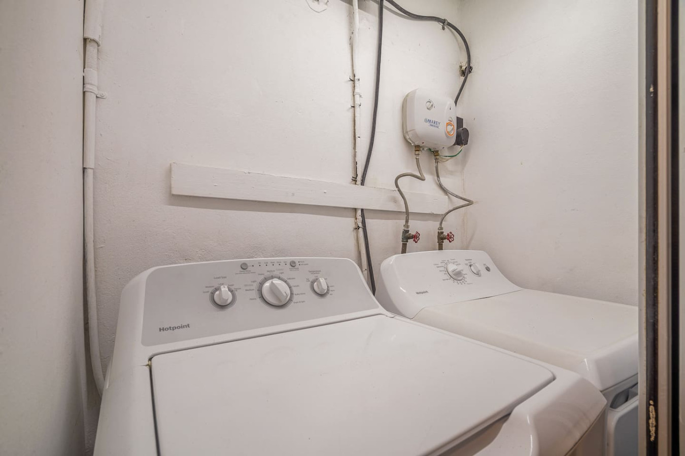 Laundry area with a washer and dryer — Condado Grass Patio, Santurce