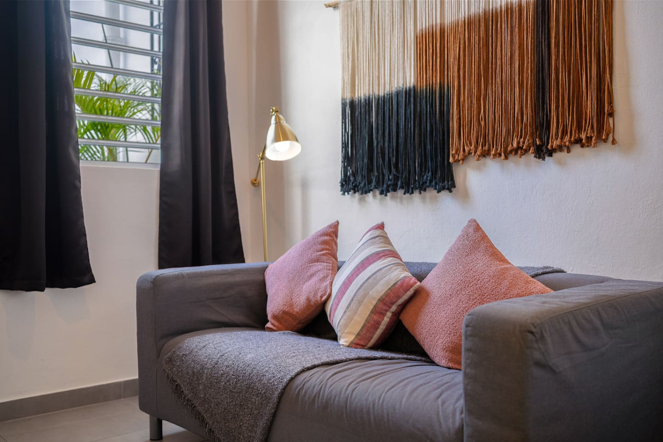 Living room with a couch and a lamp — Downtown San Juan Gateway Dream, Santurce