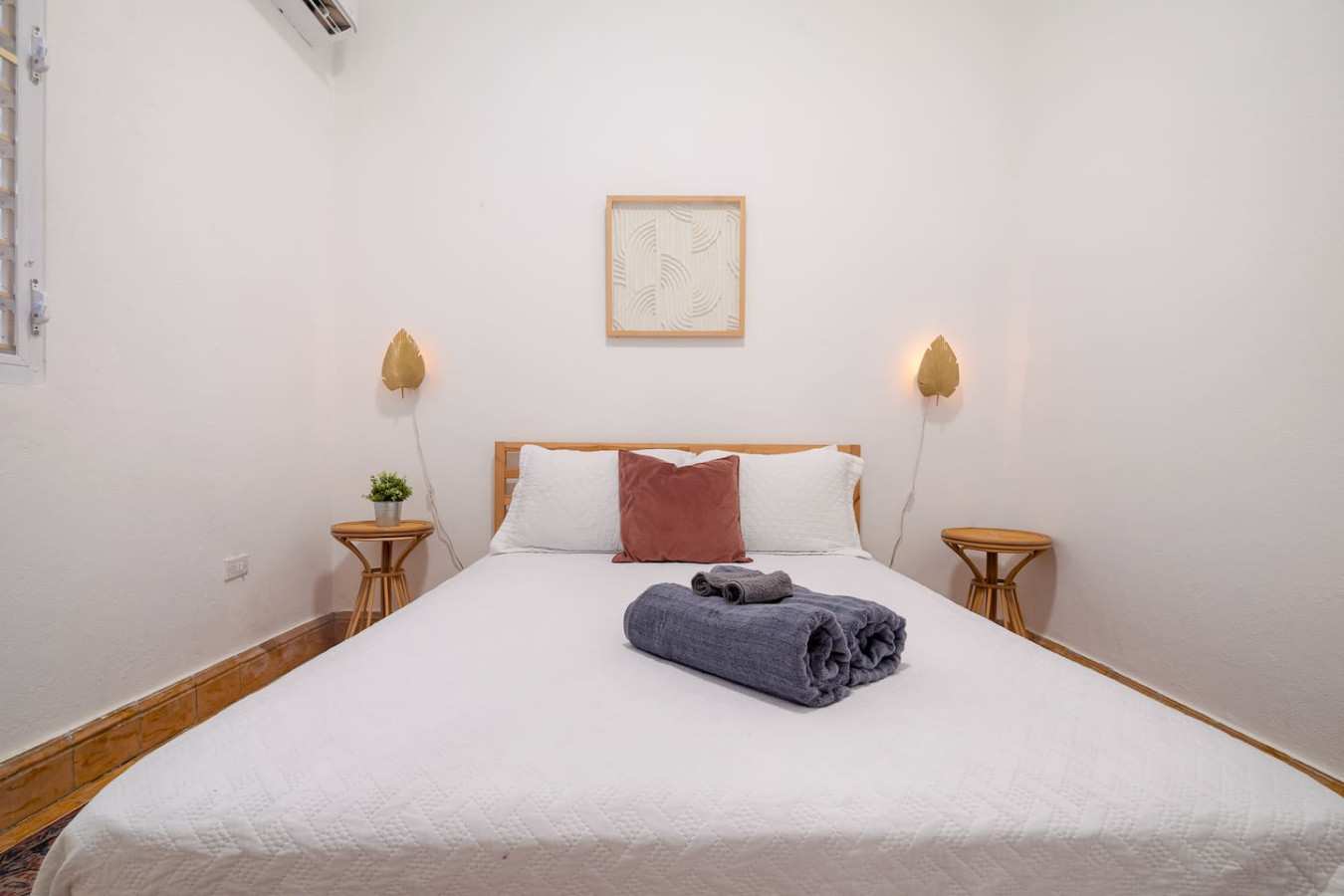 Bedroom with a bed, a nightstand, and a painting on the wall — Luz Collection No.3 – Casa Horizonte | 3BR Loft, Santurce