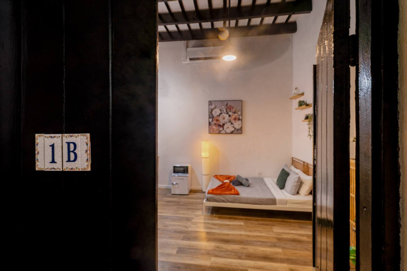 Bedroom with a bed and a lamp — Il Rifugio Nascosto | Somewhere In Heaven, Old San Juan