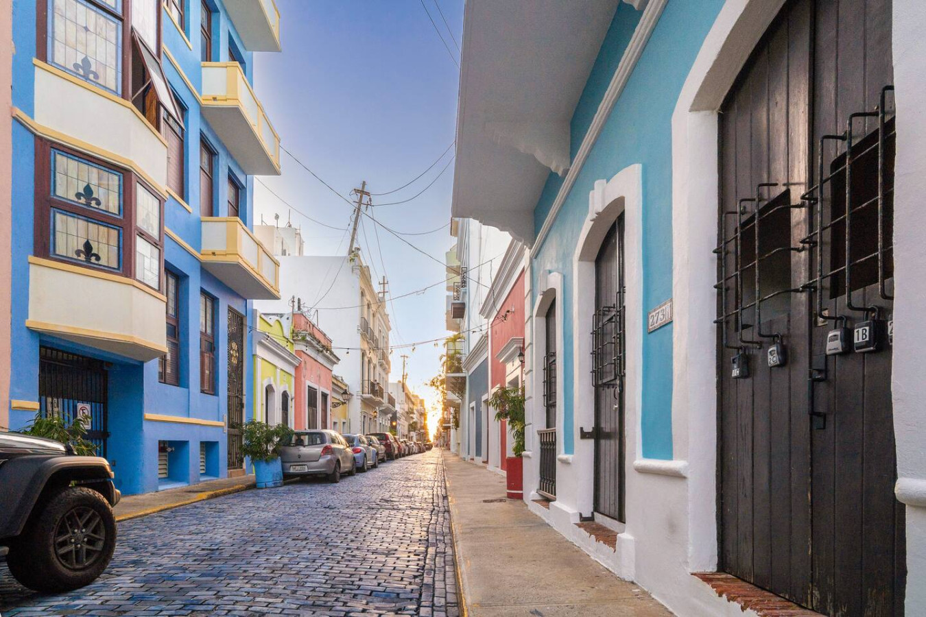 Narrow street in a colorful neighborhood with a blue building on — Il Rifugio Nascosto | Somewhere In Heaven, Old San Juan
