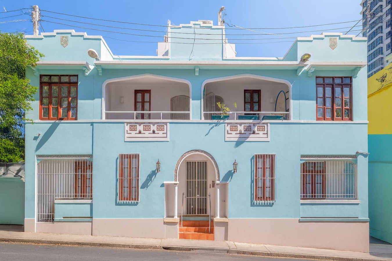 Blue and white building with a balcony and a view of the ocean — Historical Old SanJuan Spanish style private Patio, San Juan