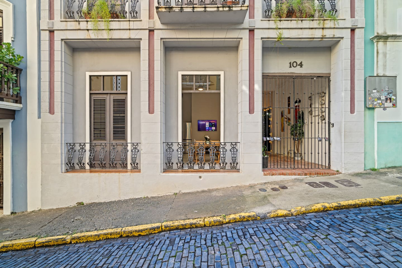 View of the ocean from the balcony of a vacation rental property in Puerto (exterior 2) — El Balcón Art Loft – Old San Juan, 