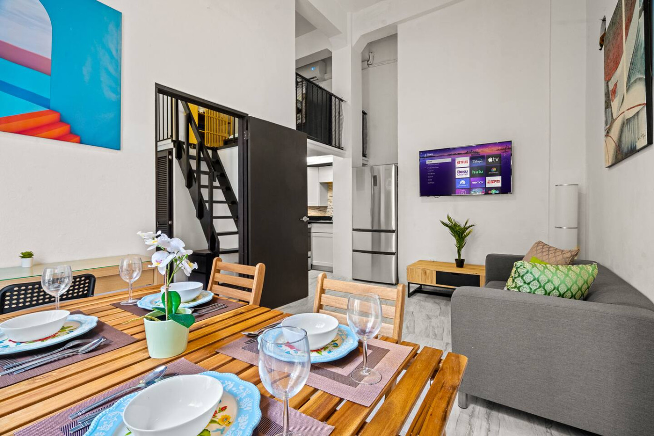 Wooden dining table with chairs and a potted plant on it — El Balcón Art Loft – Old San Juan, Old San Juan