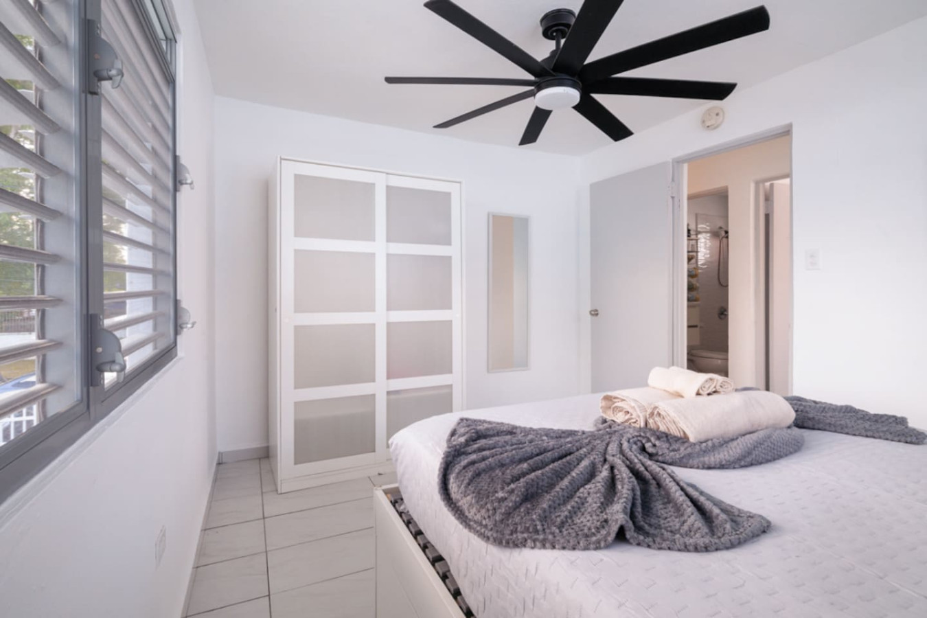 Bedroom with a bed and a large fish scale patterned comforter — Casa Juno Grand Modern - 3 Bedroom - Walk to Beach, Santurce