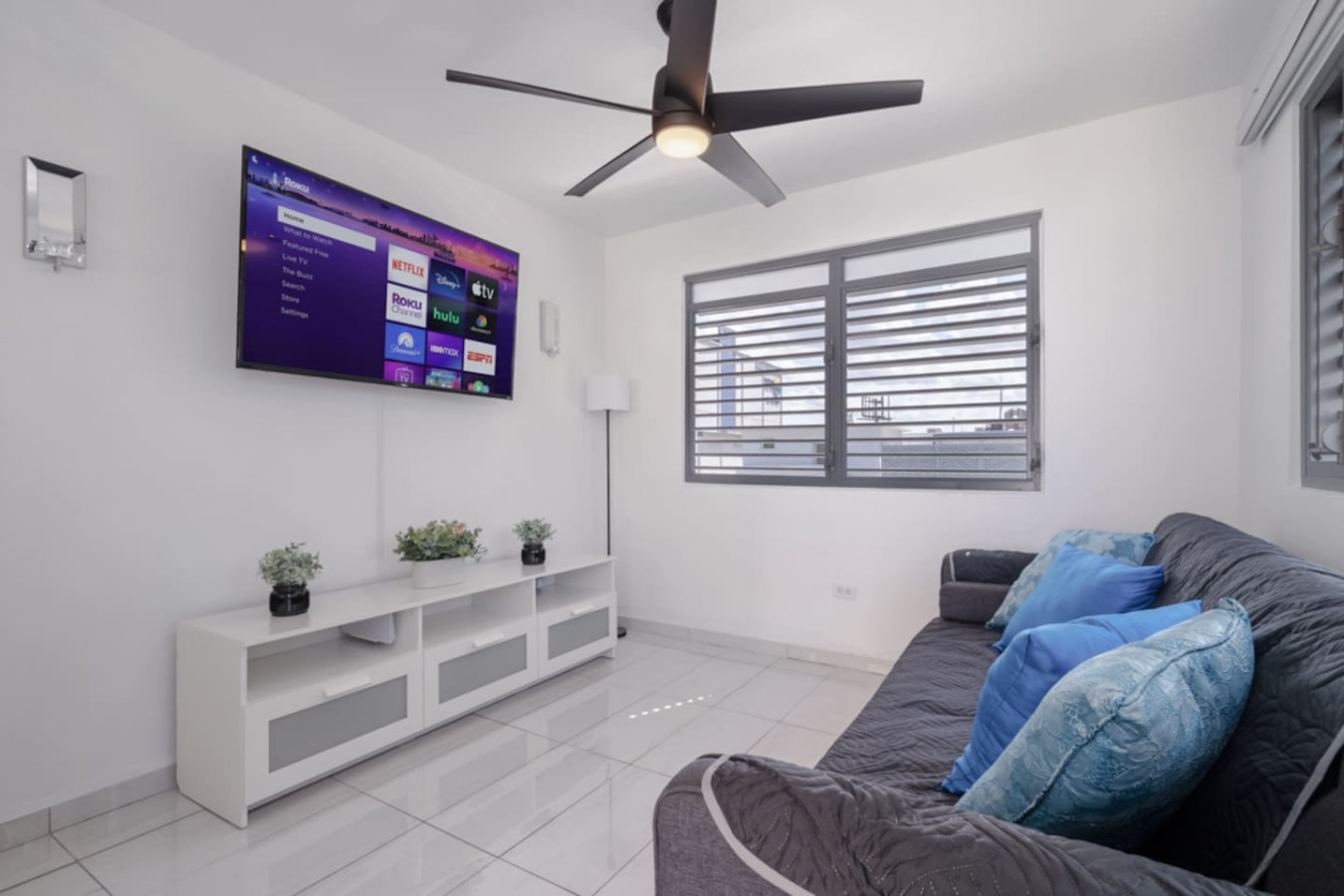 View of the ocean from the balcony of a vacation rental — Casa Juno Grand Modern - 3 Bedroom - Walk to Beach, Santurce