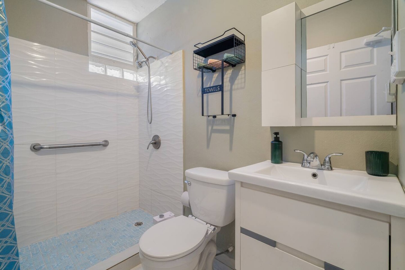Bathroom with a white toilet and a shower — Romero Studio San juan near beach, Santurce