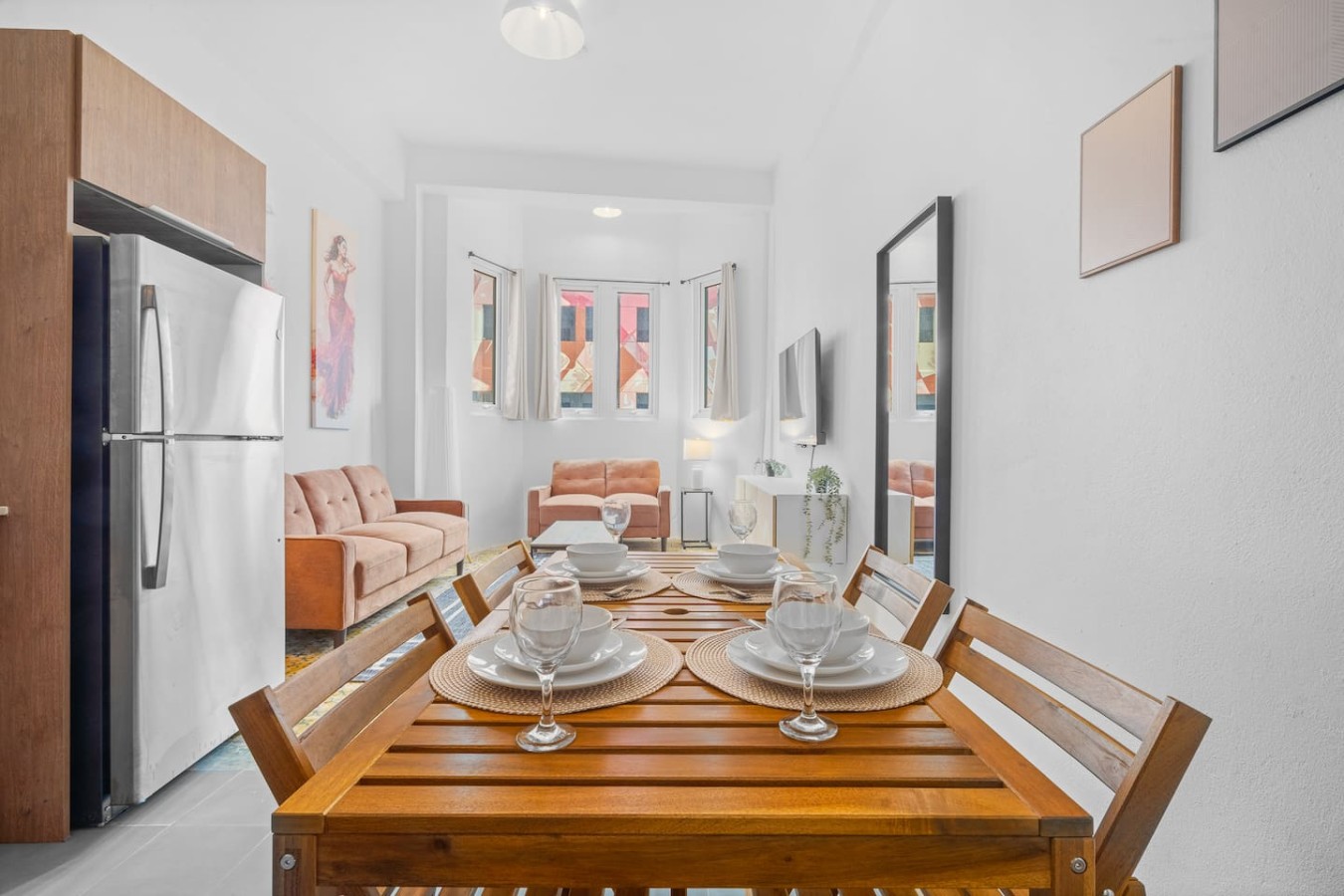 Dining room table with chairs and a view of the ocean — Bellavista Galleria | Old San Juan, Old San Juan