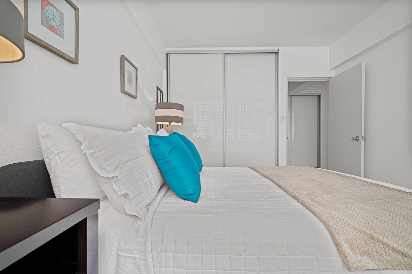 Bedroom with a white bedspread and blue pillows (bedroom 2) — Ocean Park 2BR Backyard BBQ Walk to Beach, Santurce