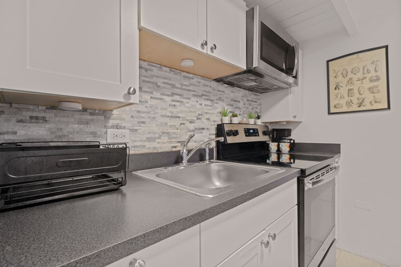 Kitchen with a sink and a microwave — Historic Loft in the Heart of Old San Juan, Old San Juan