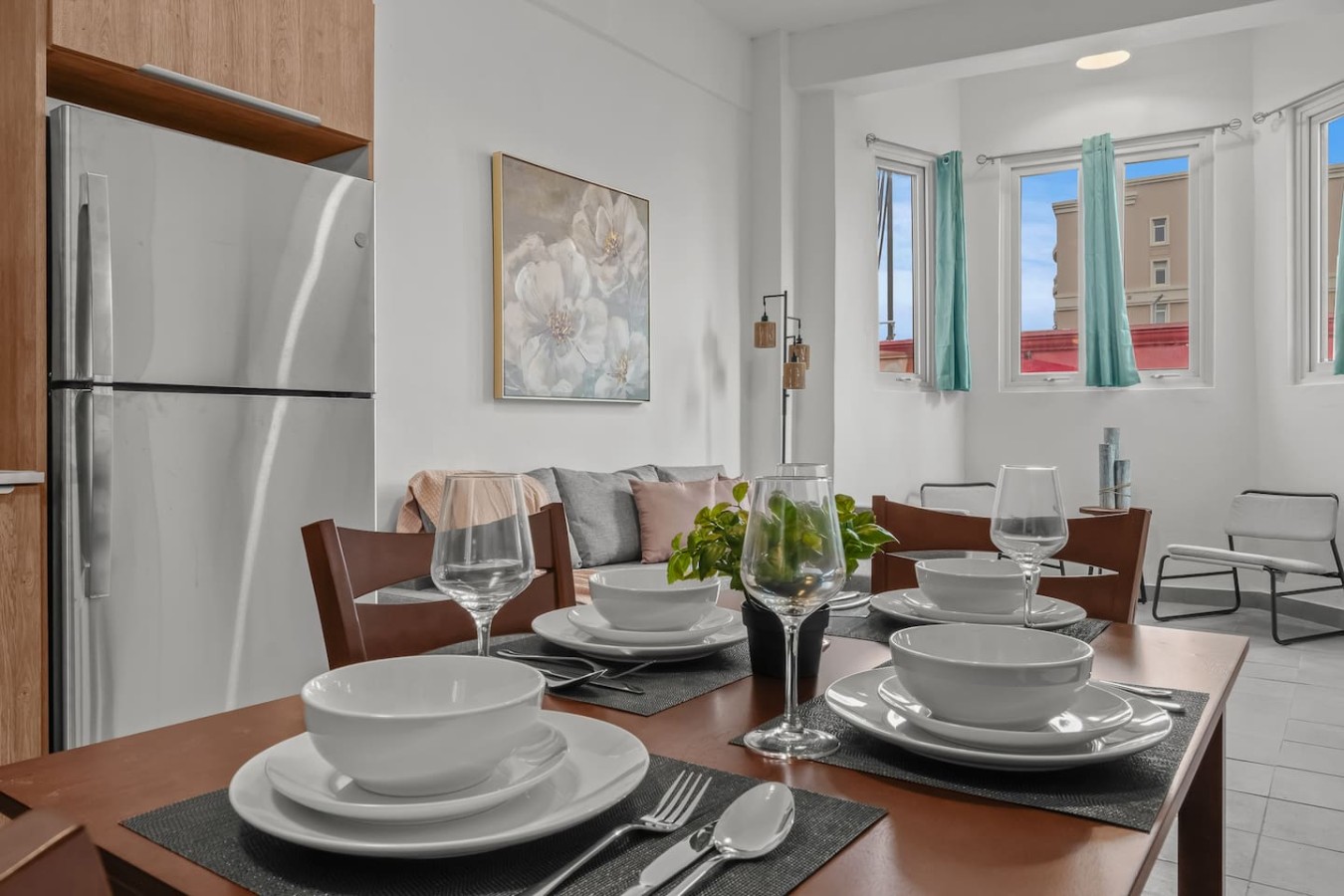 Dining room table with a vase of flowers and wine glasses — Casa Valencia | Old San Juan, Old San Juan