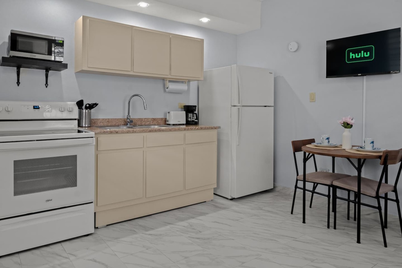 Interior 9 at Sora | Near Airport | Patio, Parking + Laundry, Carolina