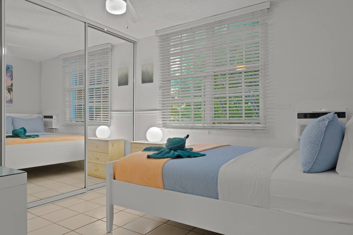 Bedroom with a white bed and a blue blanket on it — San Juan 2BR | Sleeps 7 + Balcony & Laundry, Santurce