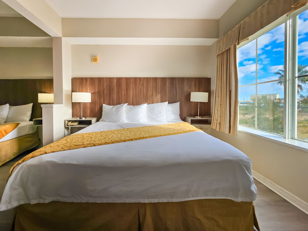 2 King Bed Suite Near Universal, I-drive & Outlets - Orlando