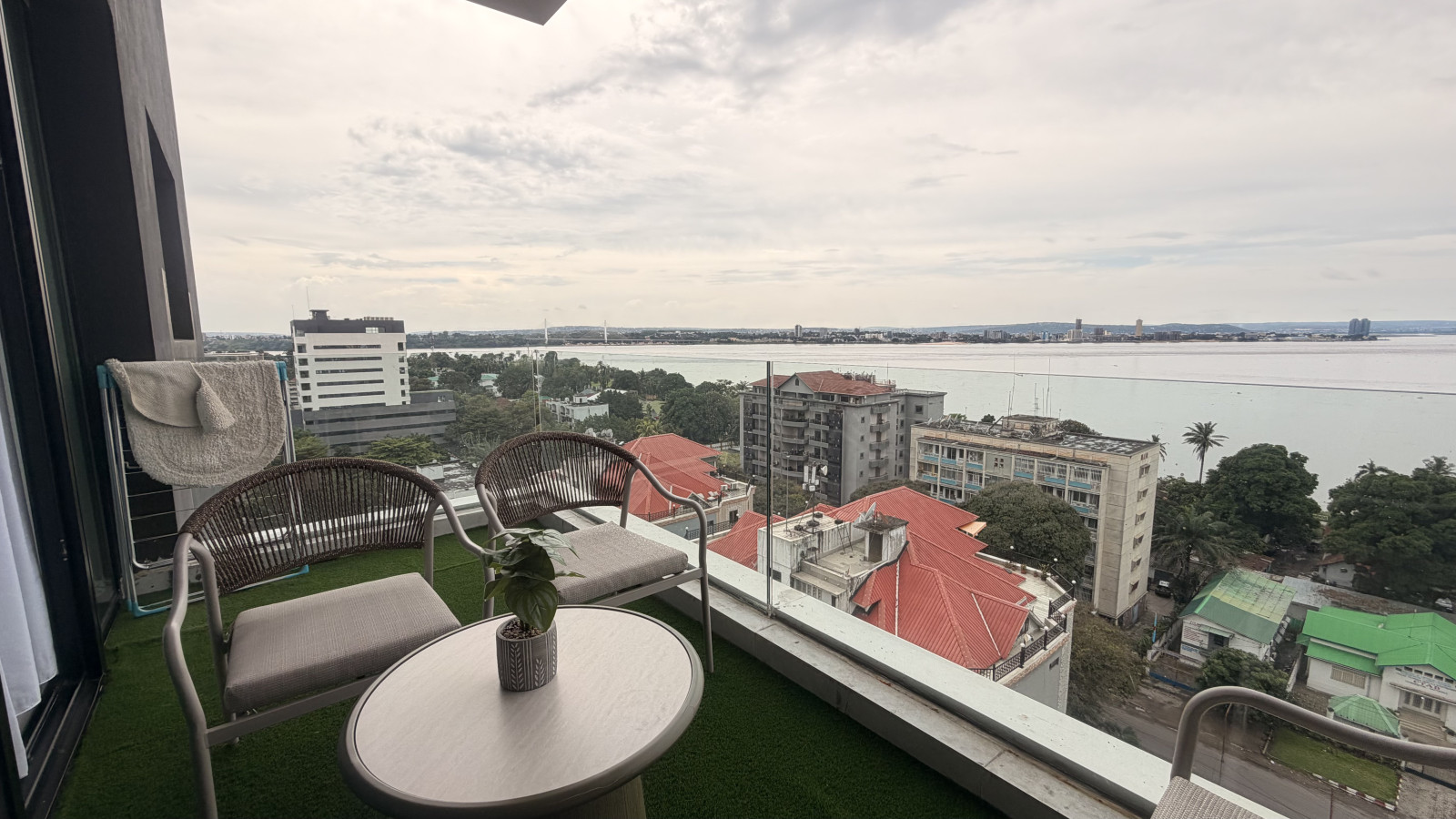 Beautiful 2 Bedroom Riverview Apartment in Gombe Place des évolués