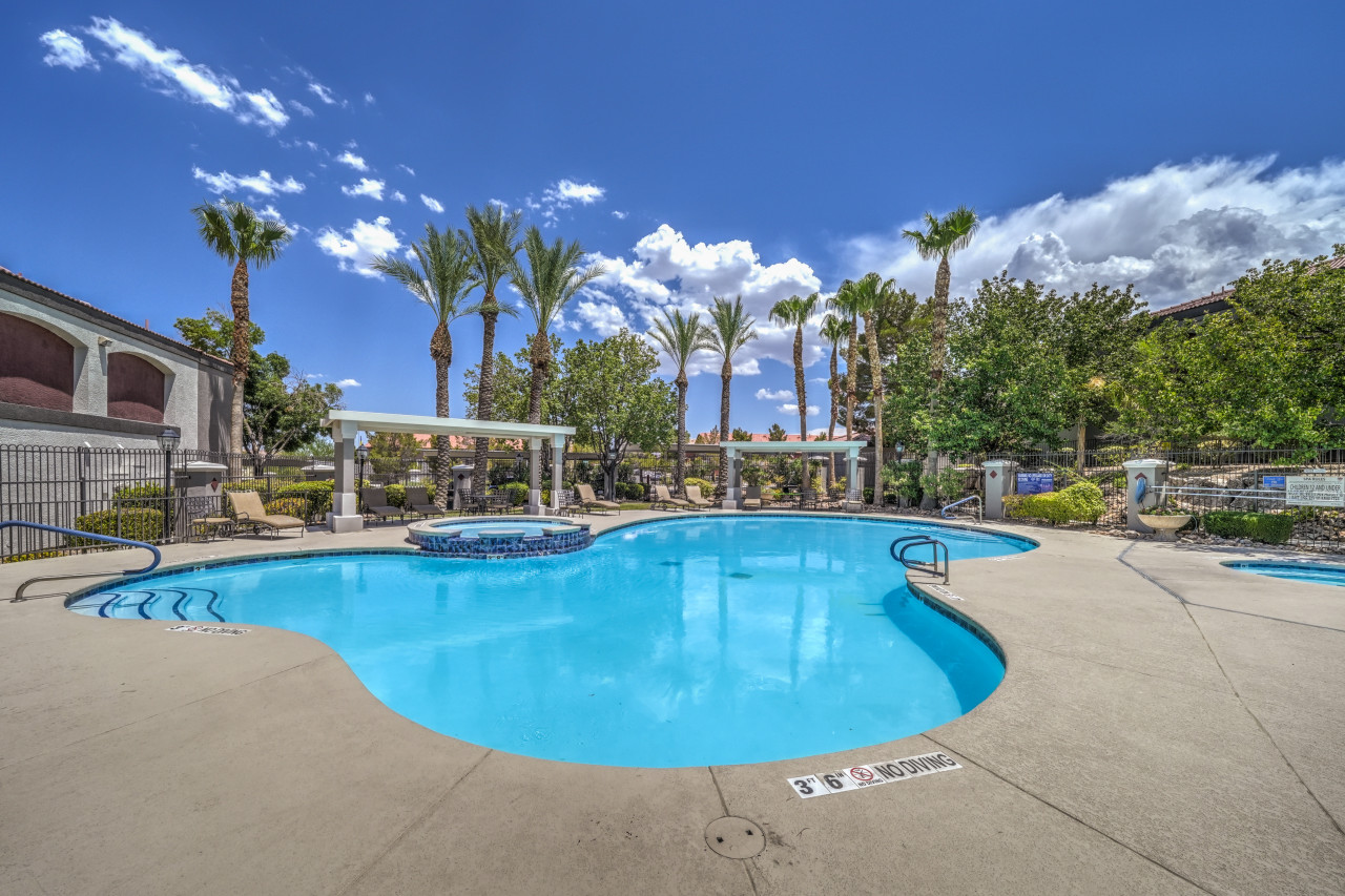 Spacious 3BR Home - Near to All Essentials - Pool