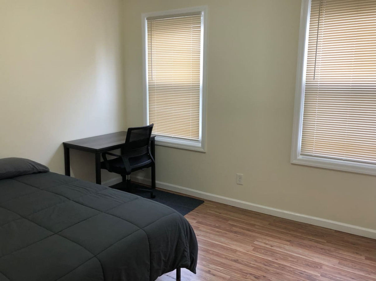 Large and private 3 bedroom and 1 bathroom apartment near Newark International Airport EWR and New York City