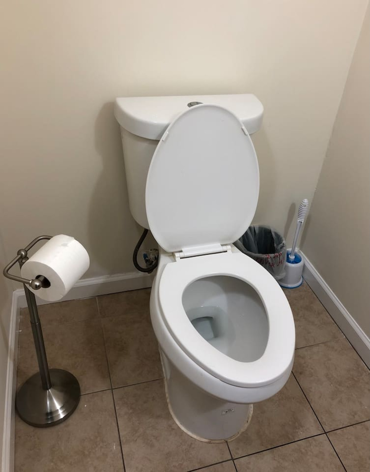 Large and private 3 bedroom and 1 bathroom apartment near Newark International Airport EWR and New York City