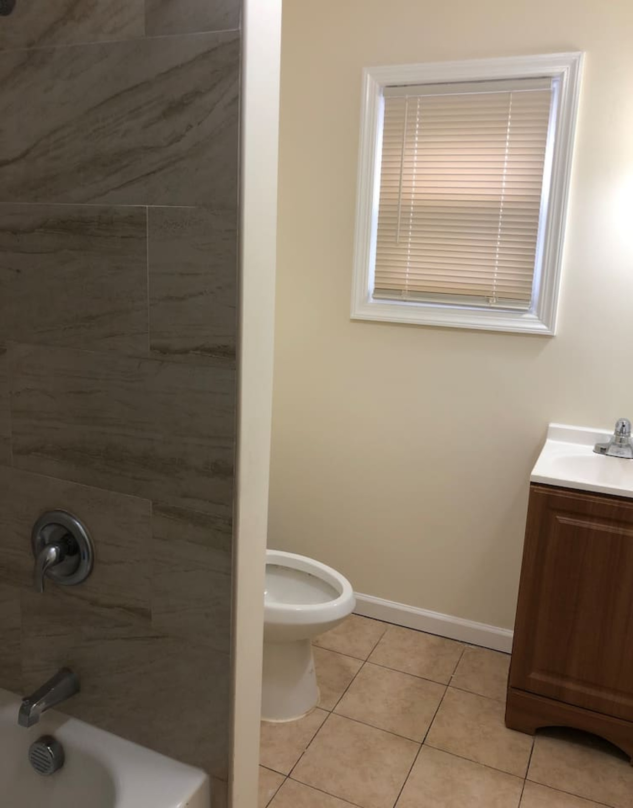 Large and private 3 bedroom and 1 bathroom apartment near Newark International Airport EWR and New York City