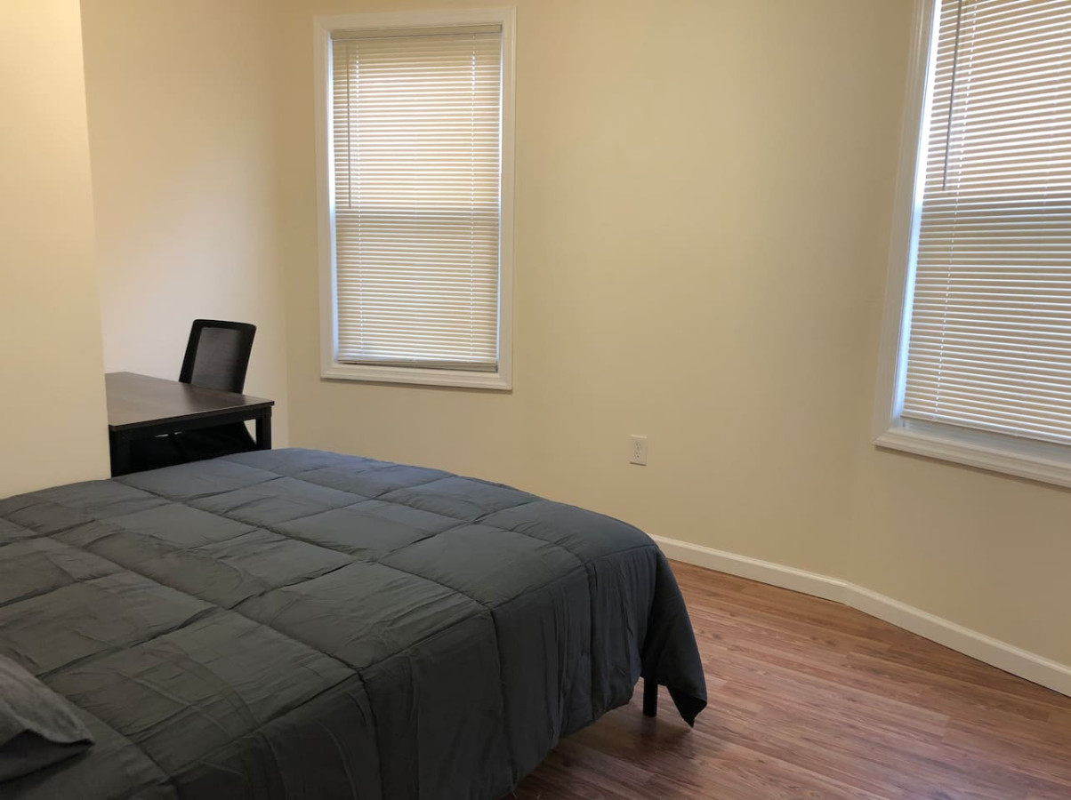Large and private 3 bedroom and 1 bathroom apartment near Newark International Airport EWR and New York City