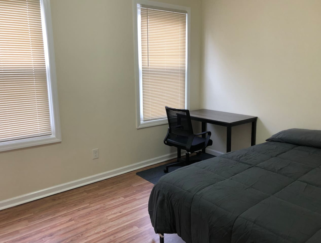 Large and private 3 bedroom and 1 bathroom apartment near Newark International Airport EWR and New York City