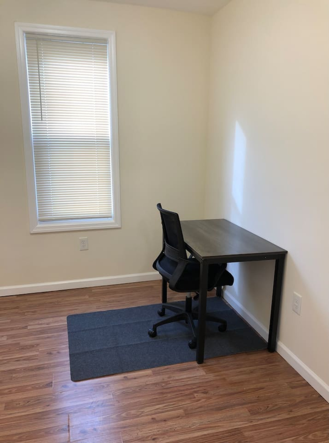Large and private 3 bedroom and 1 bathroom apartment near Newark International Airport EWR and New York City
