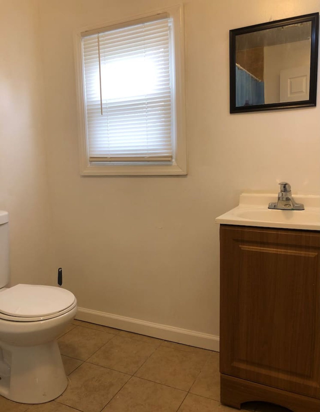 Private apartment with 3 bedrooms and 1 bathroom near Newark International Airport EWR and New York City