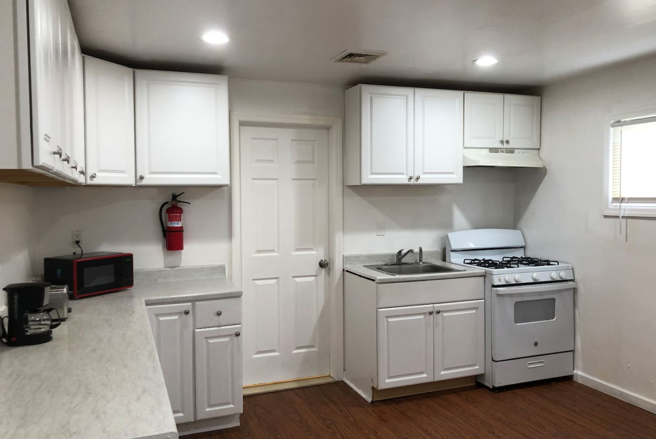 Private apartment with 3 bedrooms and 1 bathroom near Newark International Airport EWR and New York City