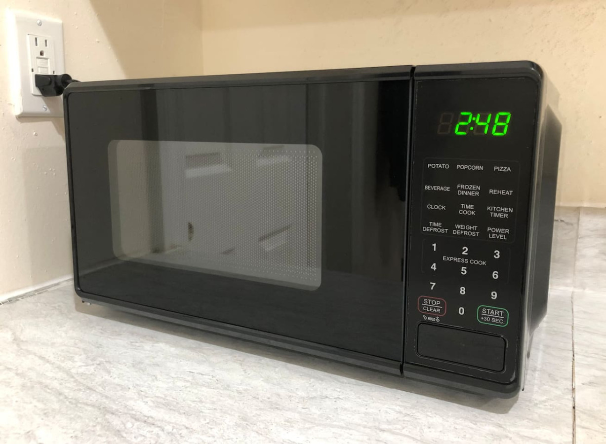 Spacious and private apartment with 3 bedrooms and 1 bathroom near Newark International Airport EWR and New York City