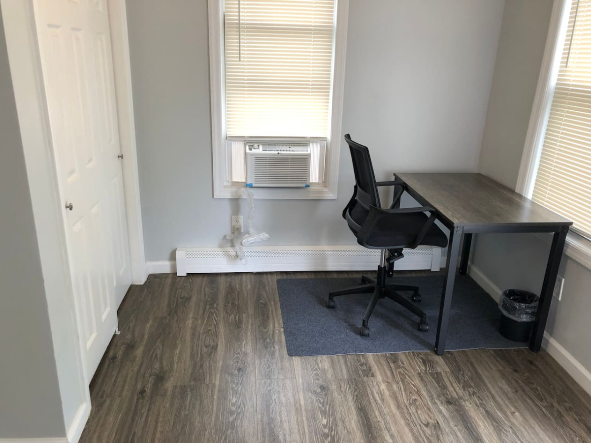 Private 2-bedroom apartment, free parking, direct bus to NYC Manhattan only 2 blocks away, MetLife Stadium 25 minutes away