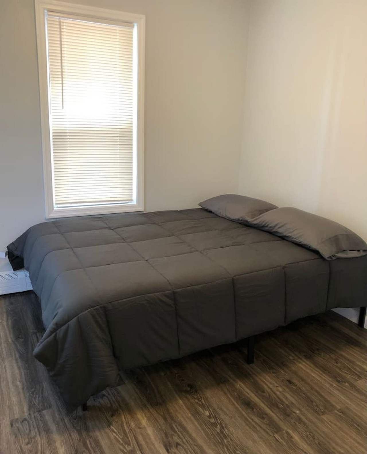 Private 2-bedroom apartment, free parking, direct bus to NYC Manhattan only 2 blocks away, MetLife Stadium 25 minutes away