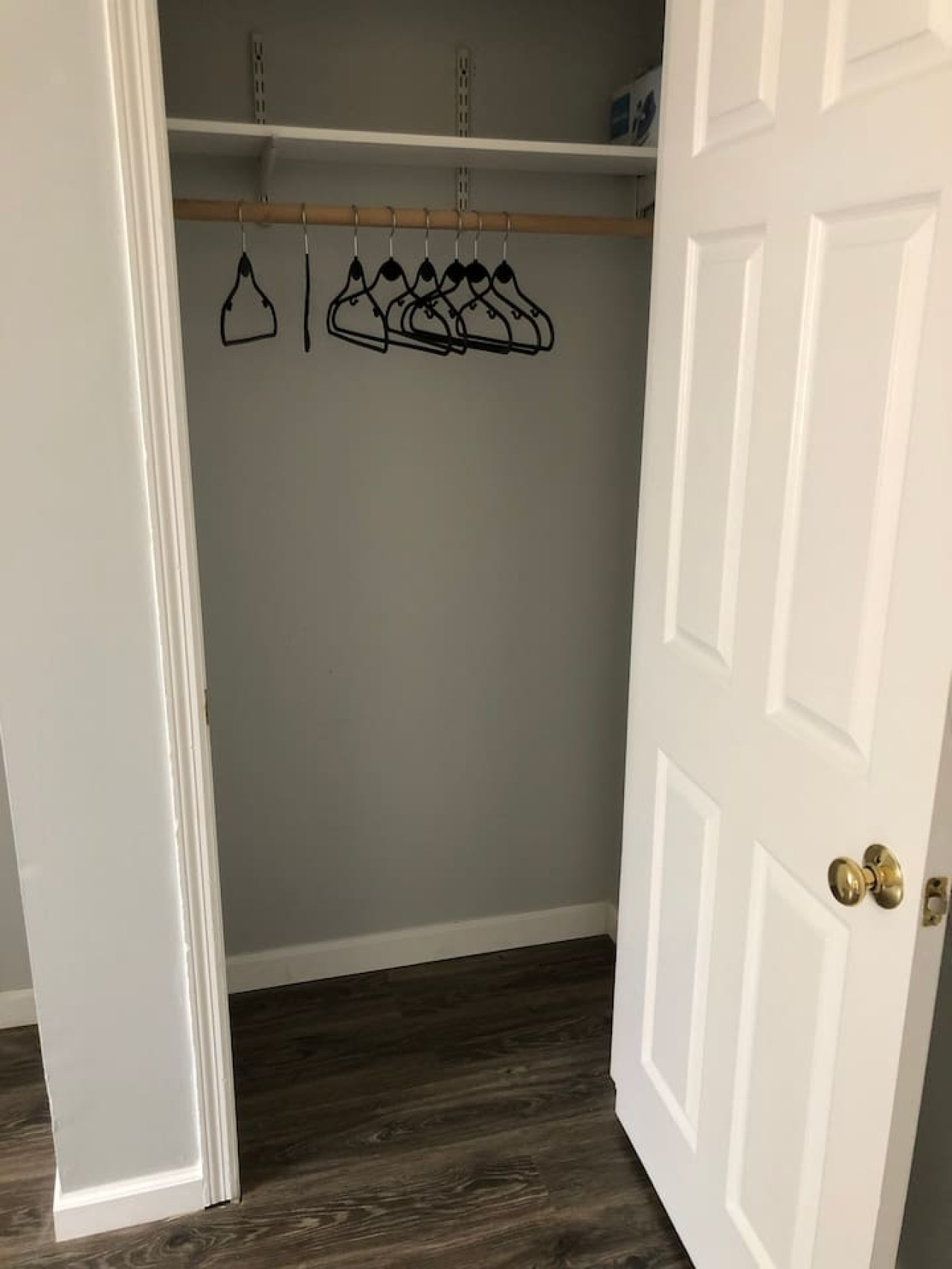 Private 2-bedroom apartment, free parking, direct bus to NYC Manhattan only 2 blocks away, MetLife Stadium 25 minutes away