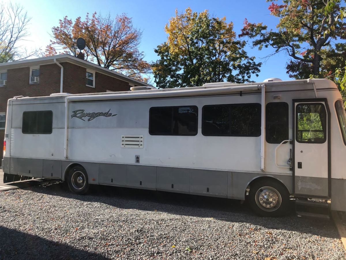 Private 1-bedroom RV, direct bus to NYC Manhattan only 2 blocks away