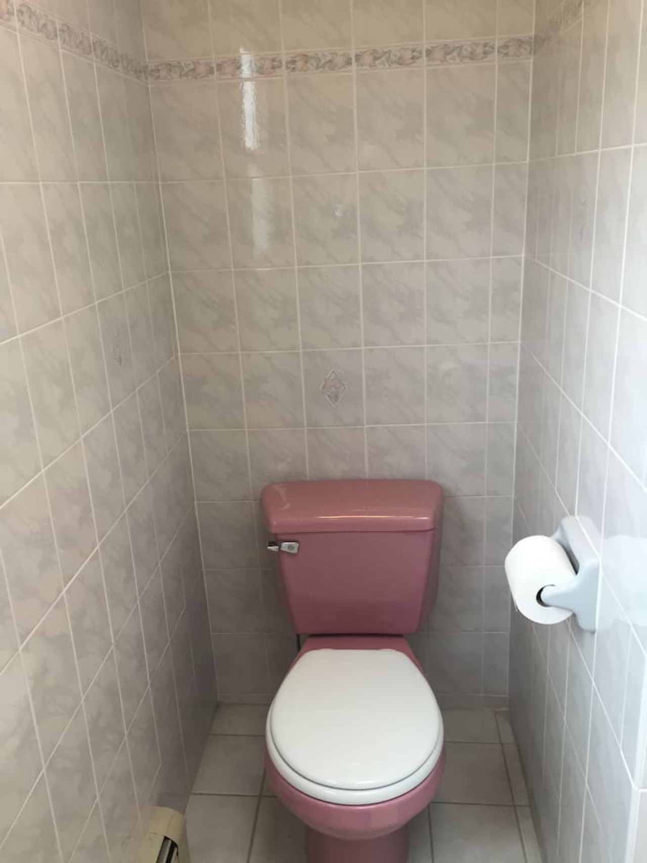 Private house with 4 bedrooms and 2 bathrooms, direct NYC Manhattan train only 10 minute walk away