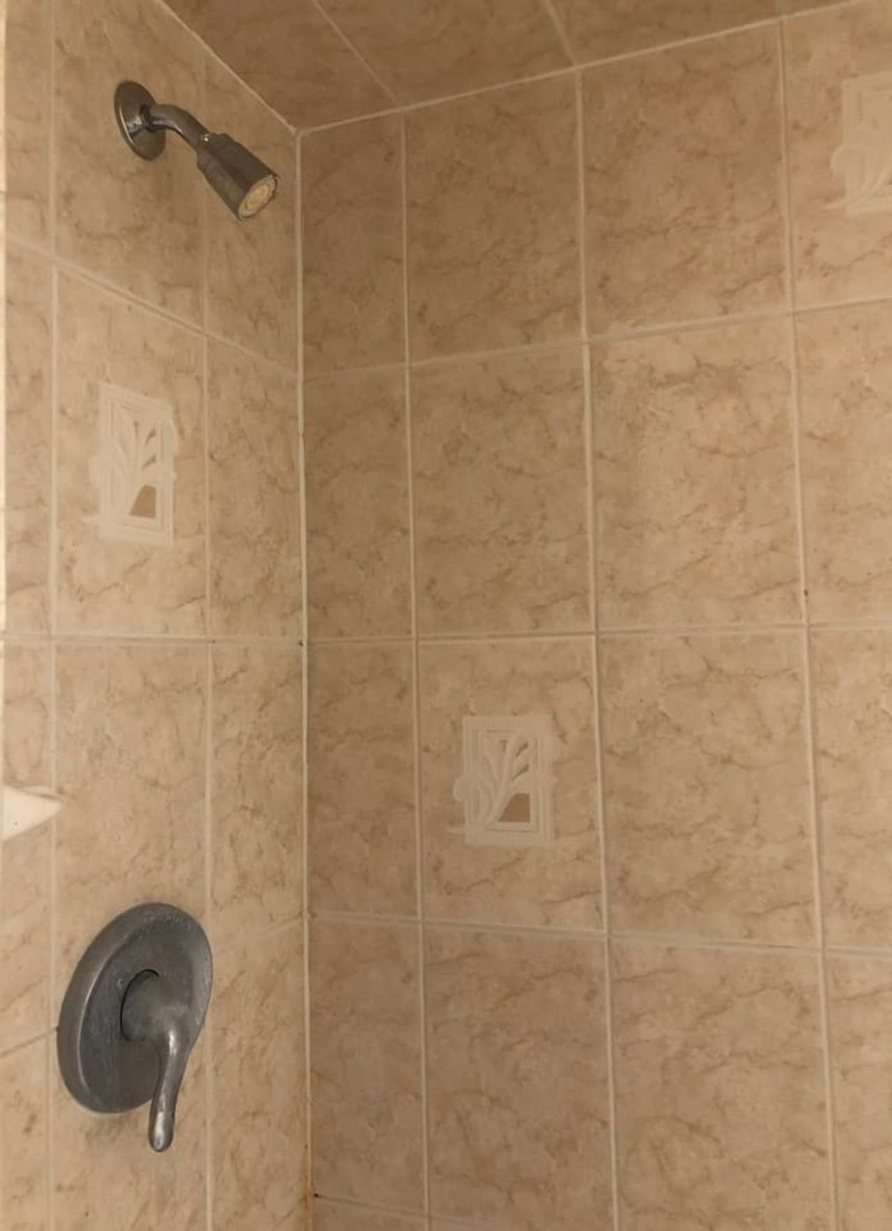 Private house with 4 bedrooms and 2 bathrooms, direct NYC Manhattan train only 10 minute walk away