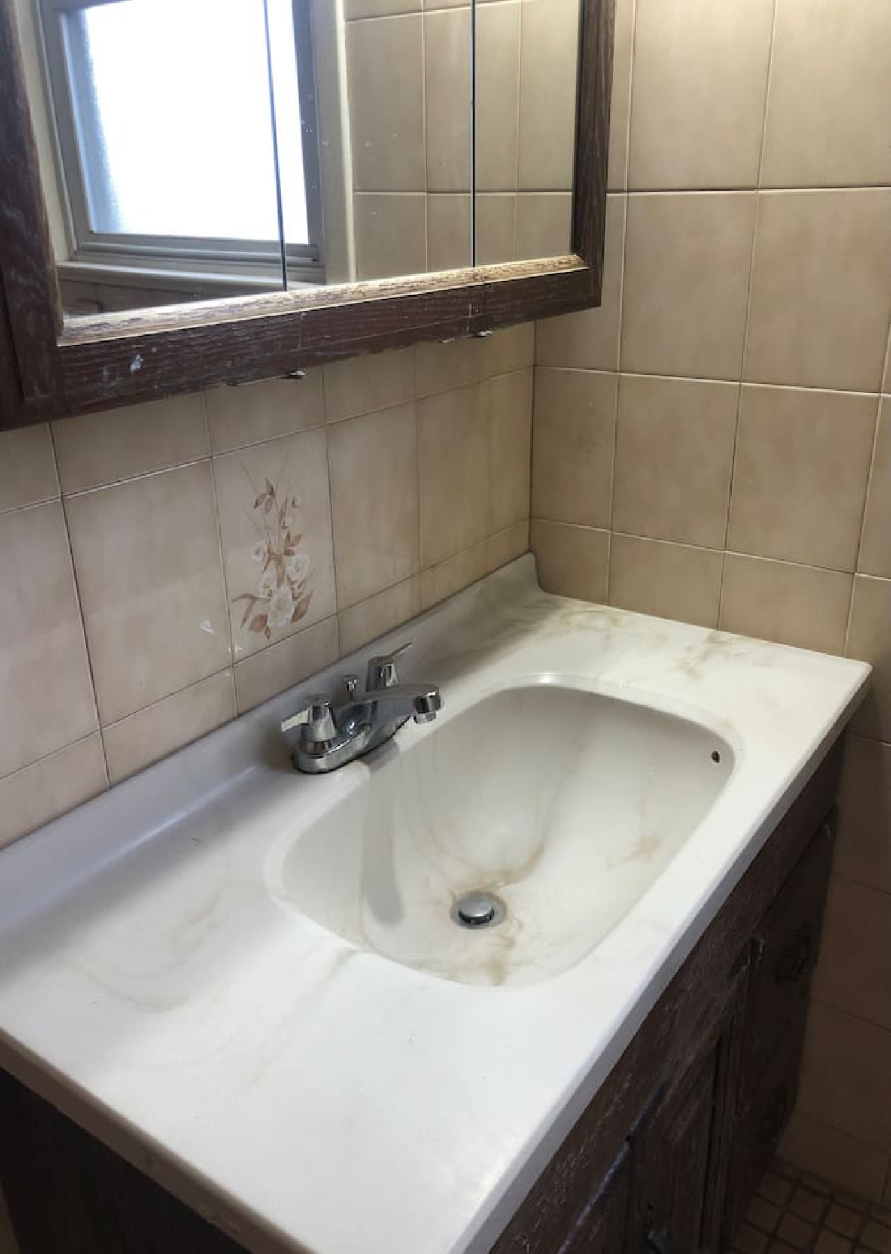 Private house with 4 bedrooms and 2 bathrooms, direct NYC Manhattan train only 10 minute walk away