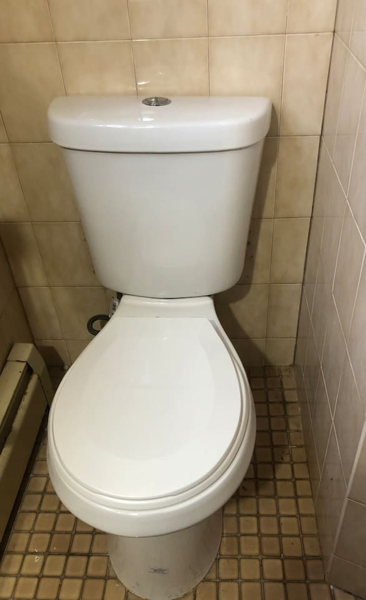 Private house with 4 bedrooms and 2 bathrooms, direct NYC Manhattan train only 10 minute walk away