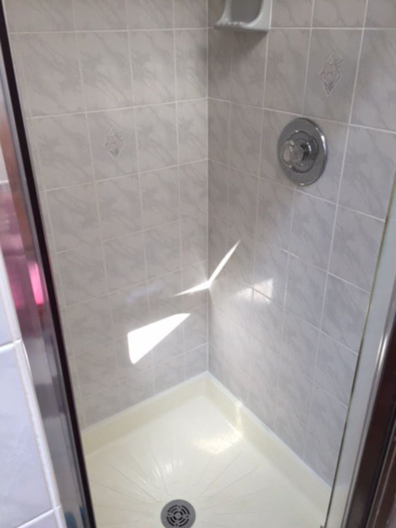 Private house with 4 bedrooms and 2 bathrooms, direct NYC Manhattan train only 10 minute walk away