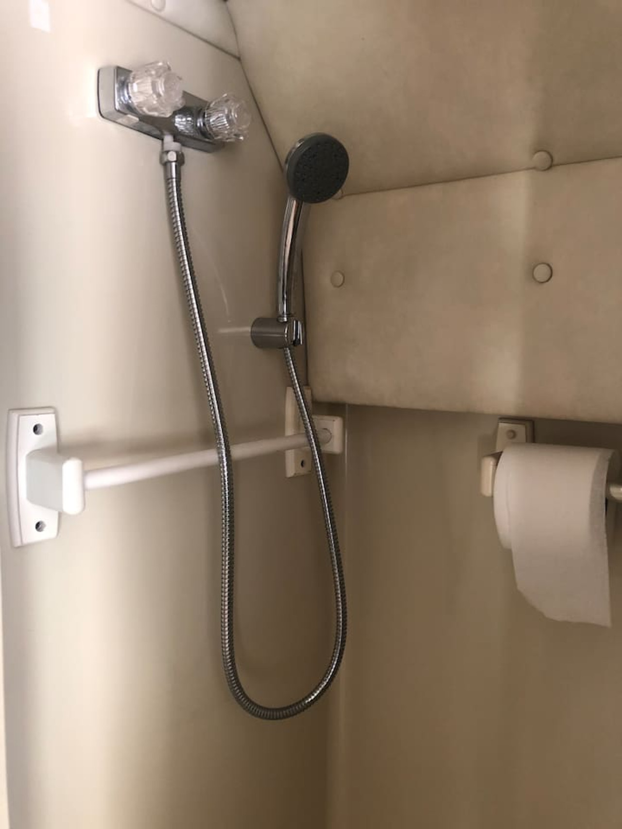 Private and cozy RV, direct bus to NYC Manhattan only 2 blocks away