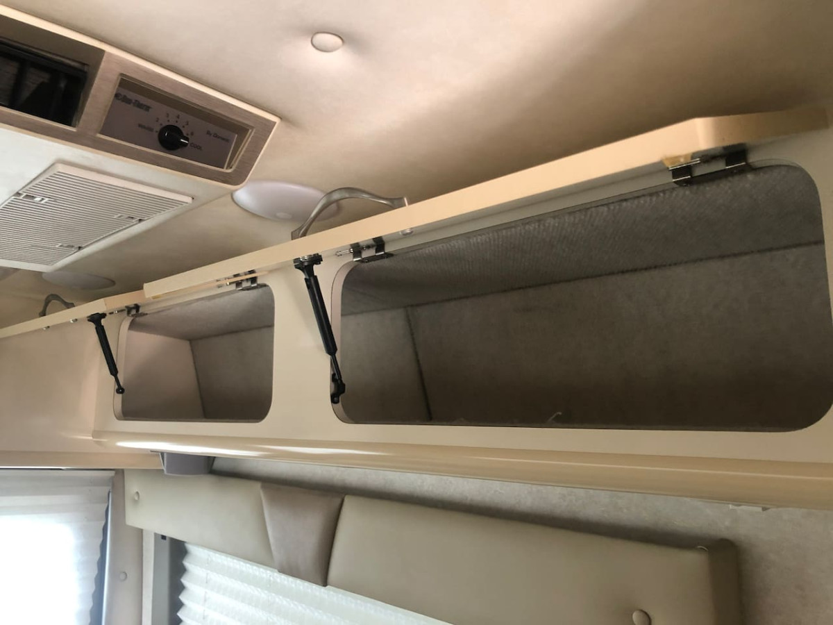 Private and cozy RV, direct bus to NYC Manhattan only 2 blocks away