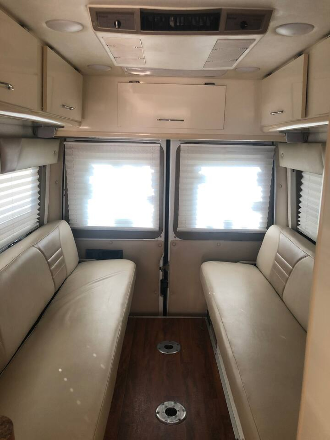 Private and cozy RV, direct bus to NYC Manhattan only 2 blocks away