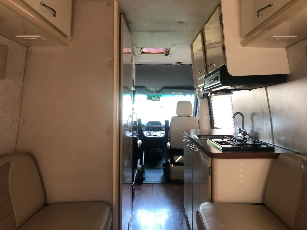 Private and cozy RV, direct bus to NYC Manhattan only 2 blocks away