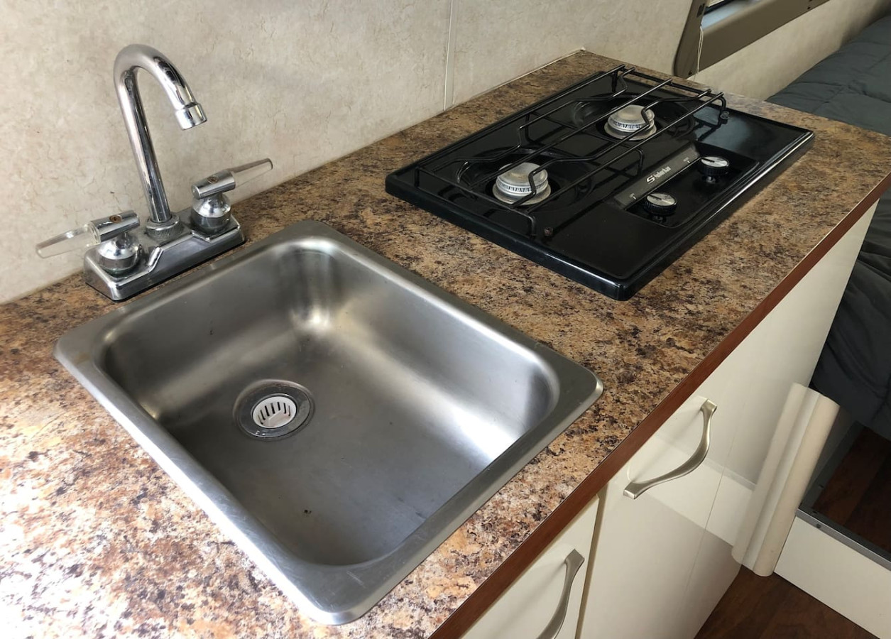 Private and cozy RV, direct bus to NYC Manhattan only 2 blocks away