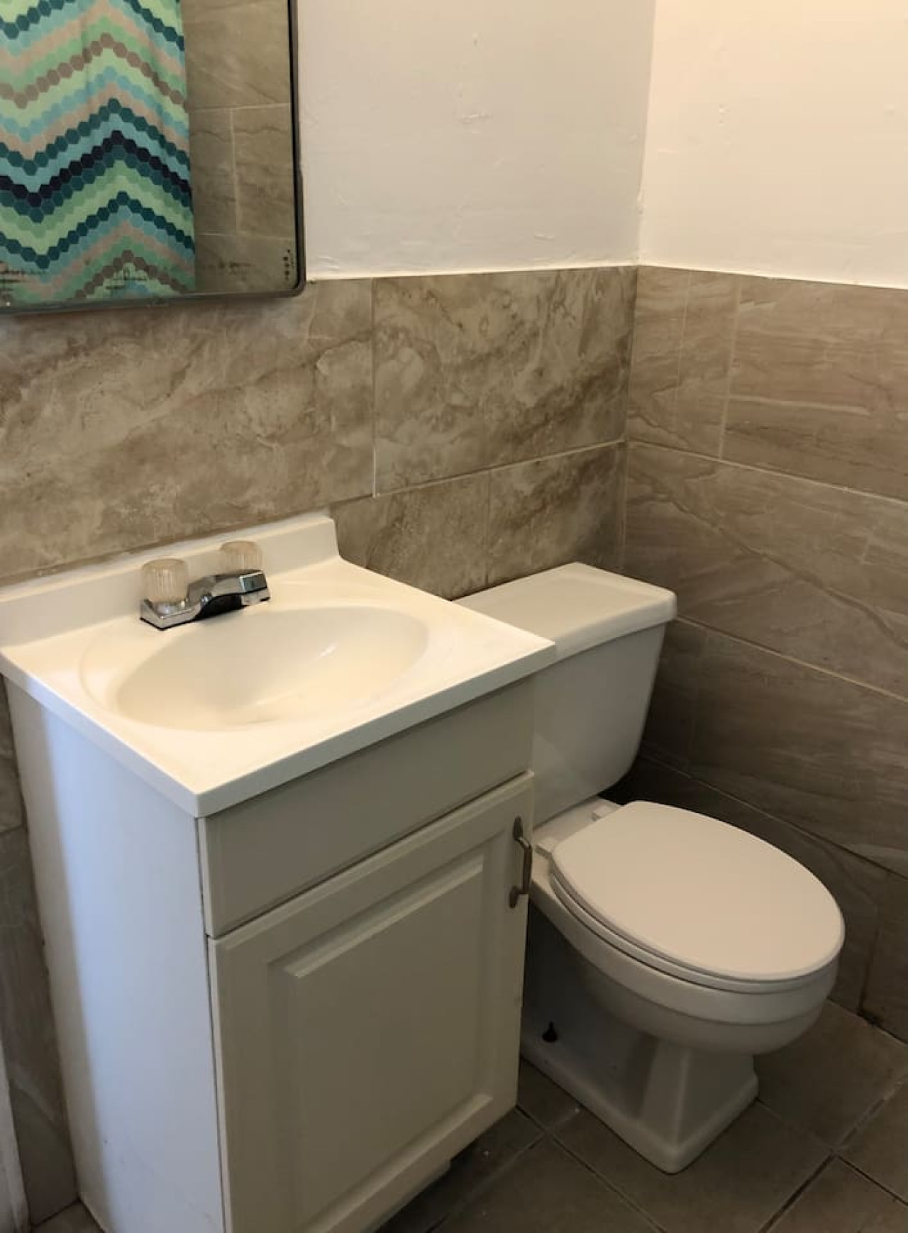 Spacious 2-bedroom apartment with 1-bathroom and private street entrance
