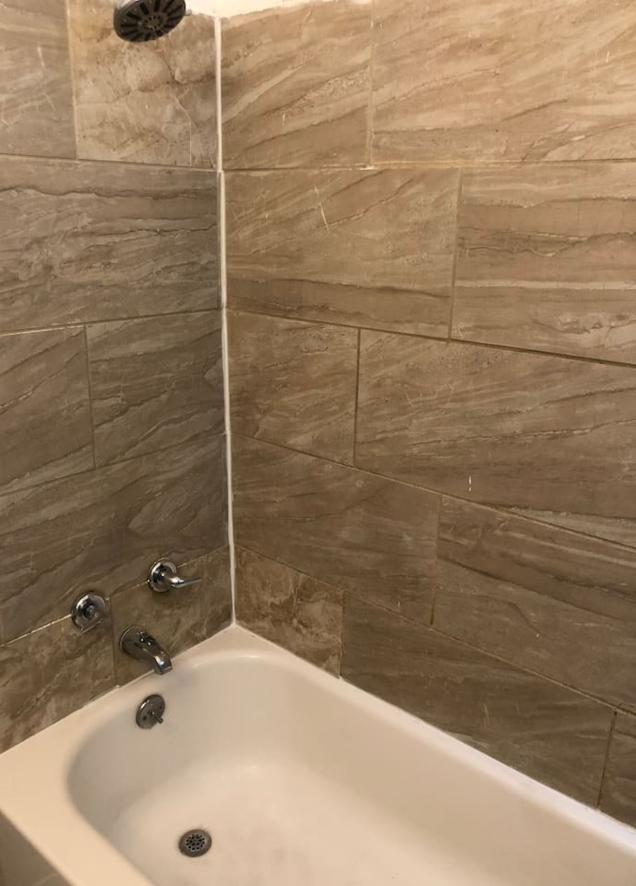 Spacious 2-bedroom apartment with 1-bathroom and private street entrance