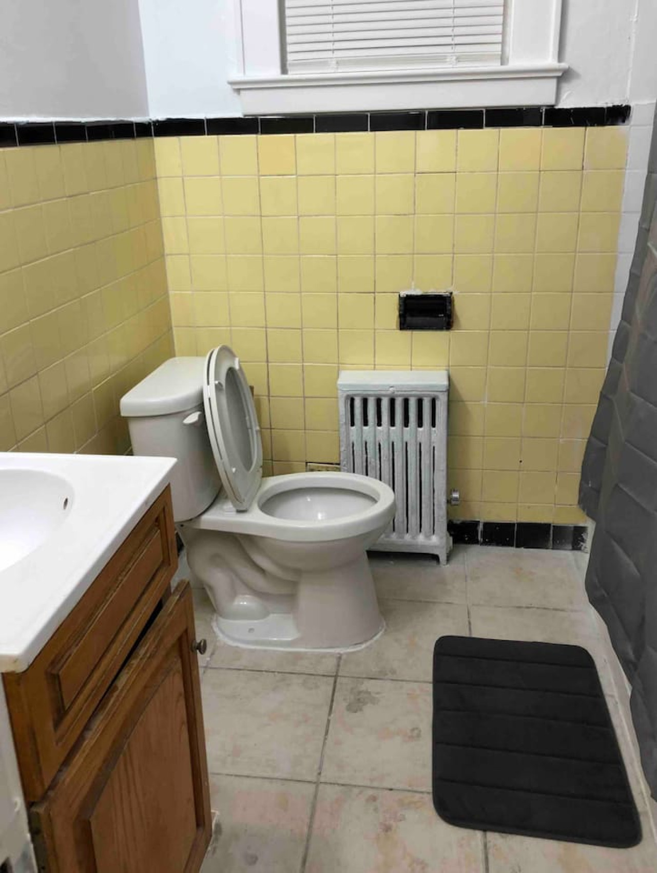 Spacious 2-bedroom apartment with 1-bathroom and private street entrance